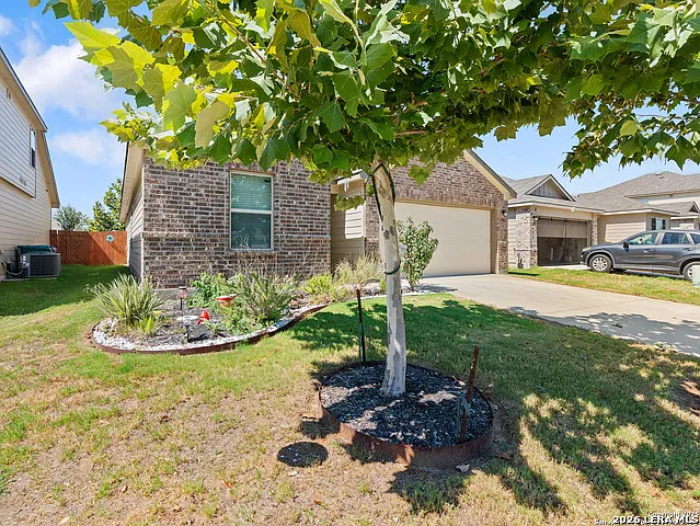 4 bed, 2.0 bath, 1724 sqft, $2,300 — Photo 4