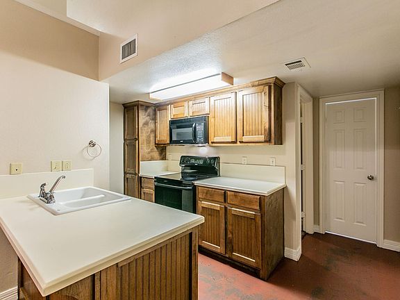 5th image of 101 Meadow Park Cir #103