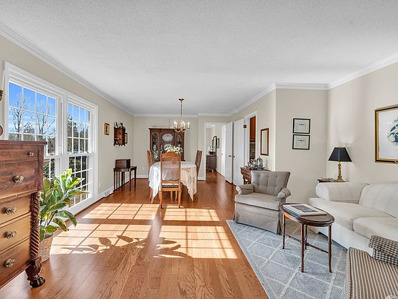 5th image of 209 N Hill Rd