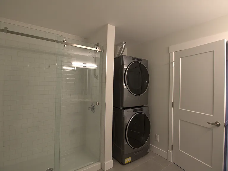 305 14th Ave NE #201 — Photo 8
