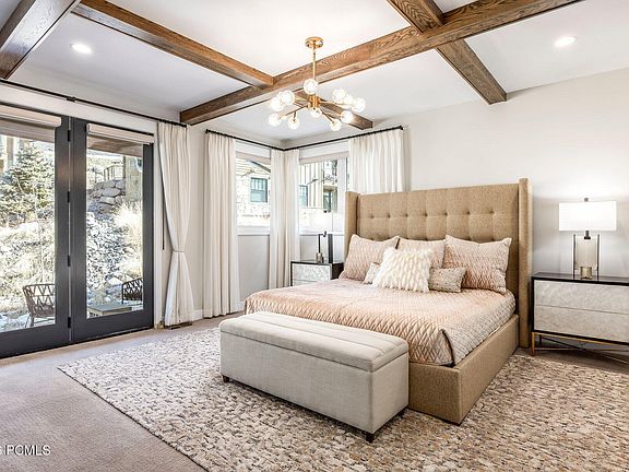 3rd image of 409 E Overlook Loop