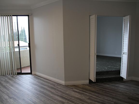 3rd image of 2107 N Beachwood Dr APT 307