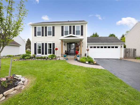 636 Bayberry Ln, Macedon, NY 14502