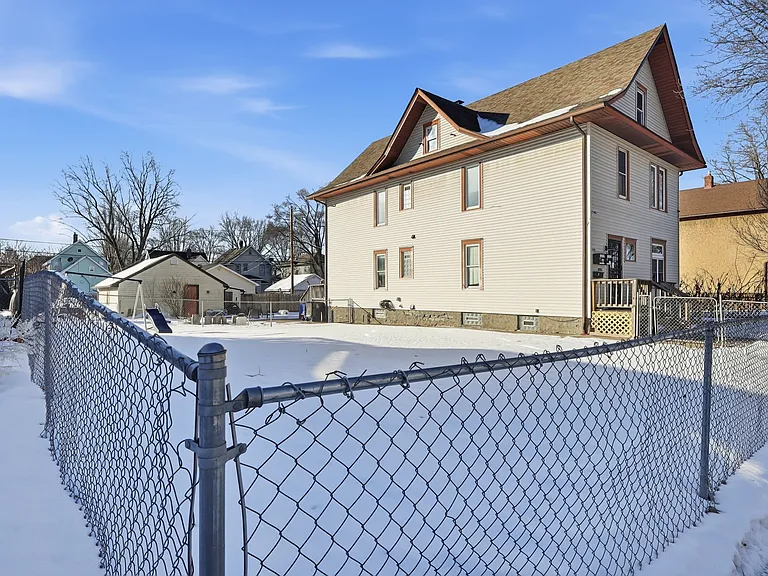 104 Jessamine Ave W — Photo 4