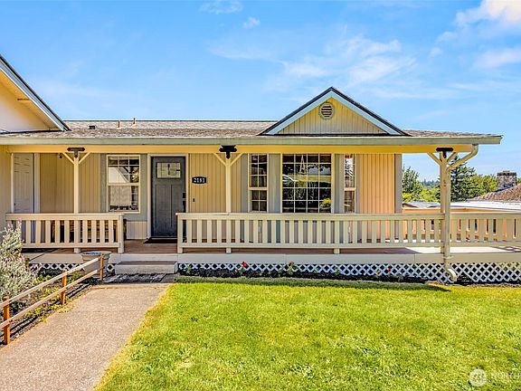 3rd image of 2181 Ponderosa Drive SE