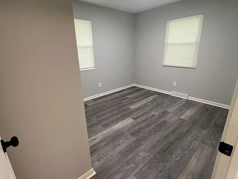 2559 & 2561 Edwin Ave #2561 — Photo 8