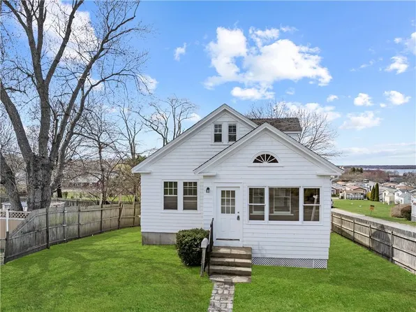 46 Sherman Ln, Middletown, RI 02842