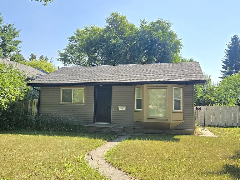 2414 27th St SE — Photo 1