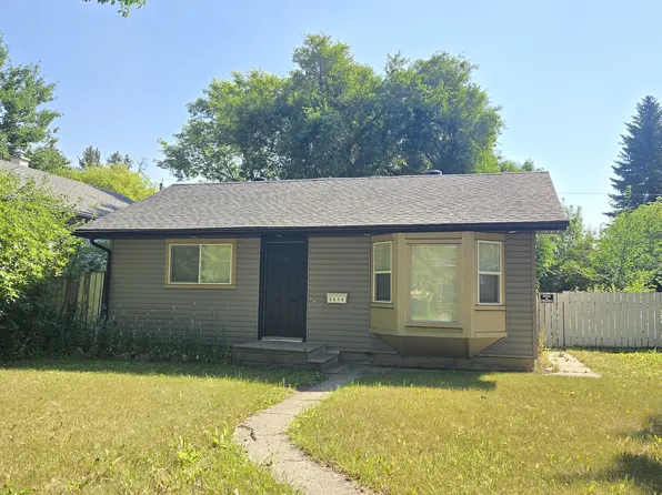 2414 27th St SE, Calgary, AB T2B 0R2