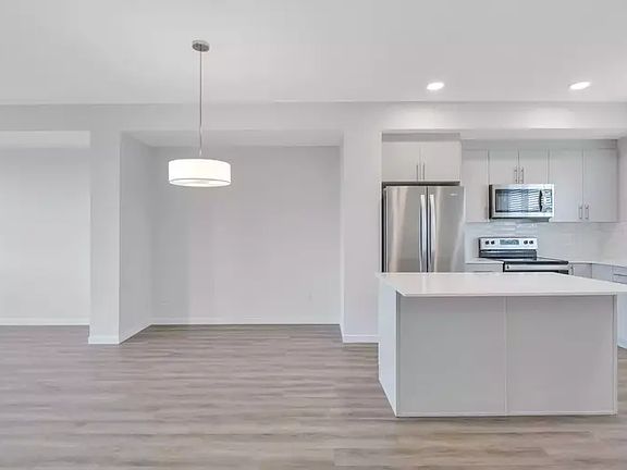 2nd image of 433 Boreal Dr #101