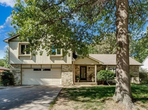 619 N Briarwood Rd, Derby, KS 67037