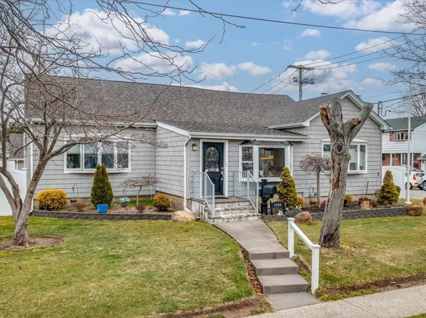 1060 Stewart Avenue, Bethpage, NY 11714