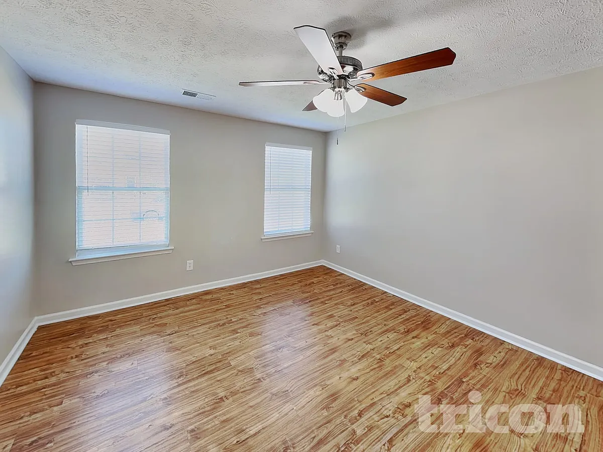Building Photo - 300 Sunnyview Dr