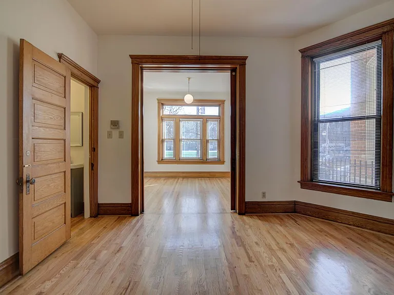 638 W Drummond Pl #1F — Photo 5