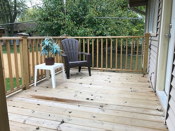 3rd image of 925 Blackhawk Dr