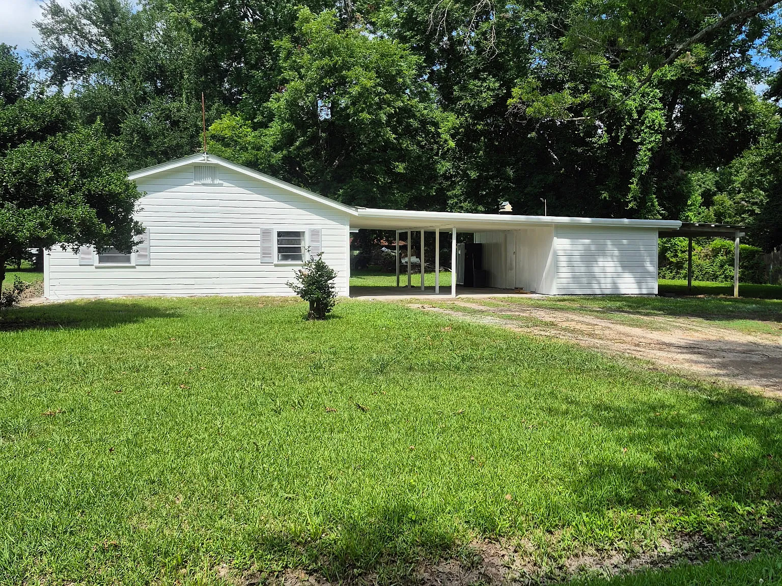 3 bed, 1717 sqft, $850 — Photo 2