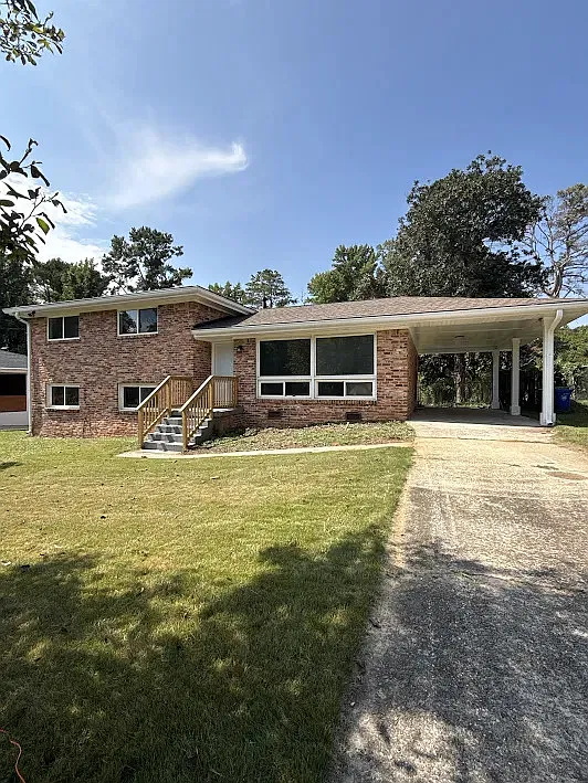 3 bed, 2026 sqft, $2,450 — Photo 2