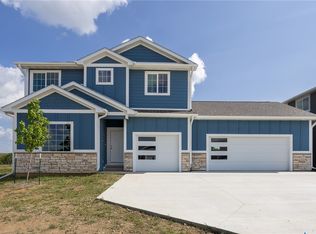 2921 Prairieside Pl, Norwalk, IA 50211