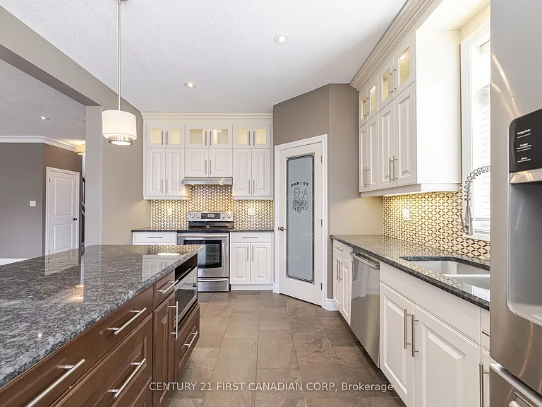 1690 Beaverbrook Ave — Photo 12