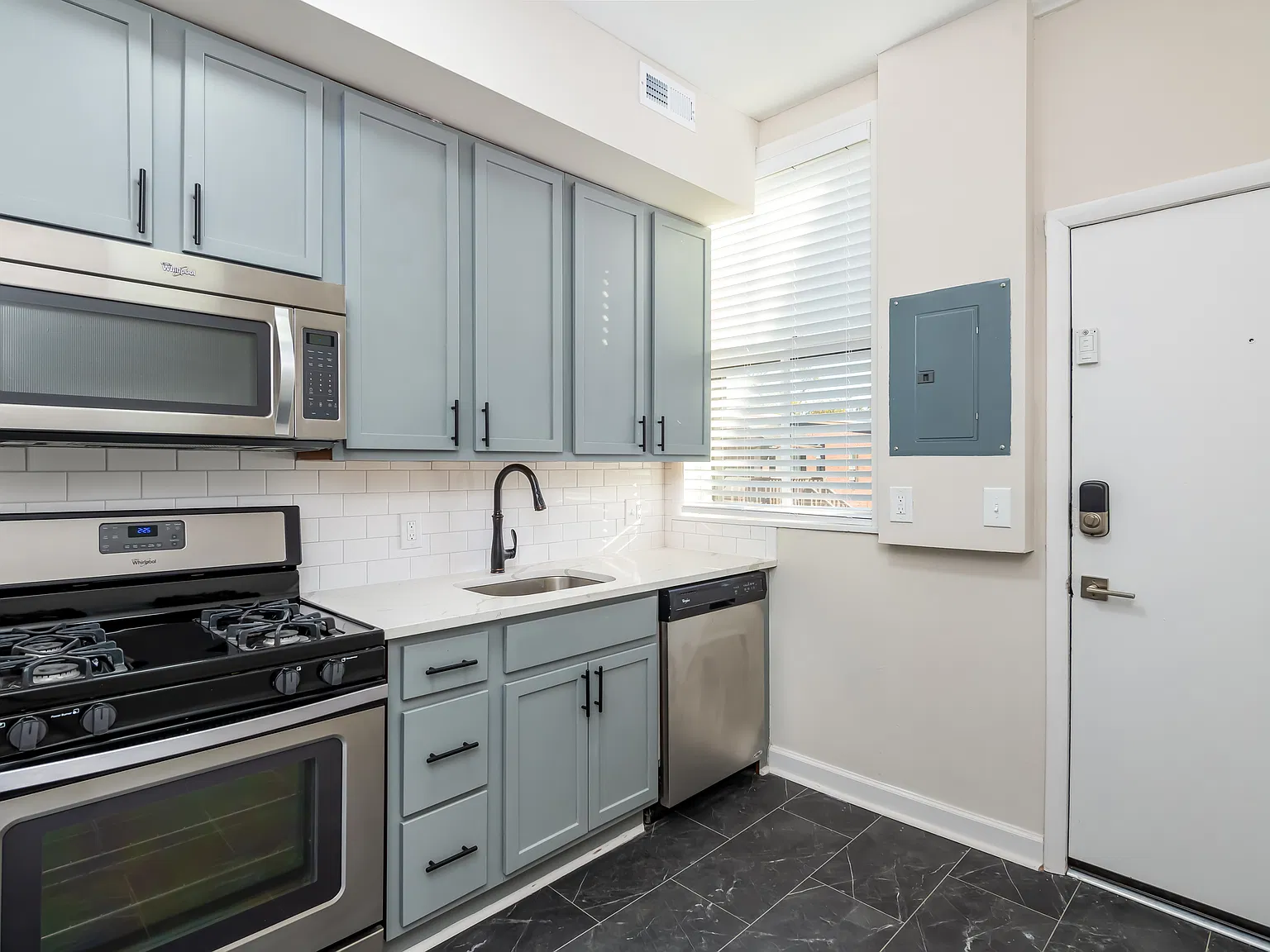 2 bed, $1,395 — Photo 2