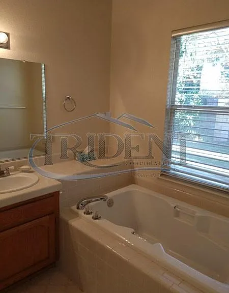 1902 Autumnwood Dr — Photo 17