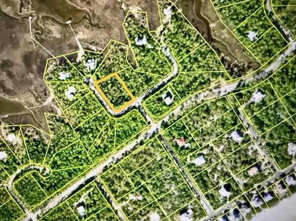 1735 Kingfisher Rd, Eastpoint, FL 32328