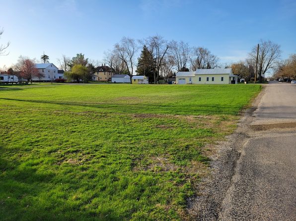 208 W 7th St, Minonk, IL 61760