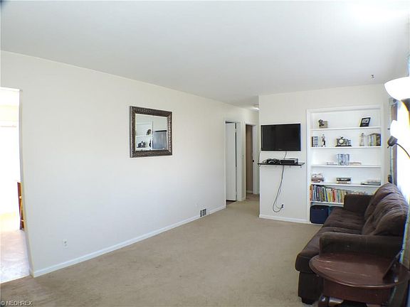 3rd image of 266 Raymond Ave