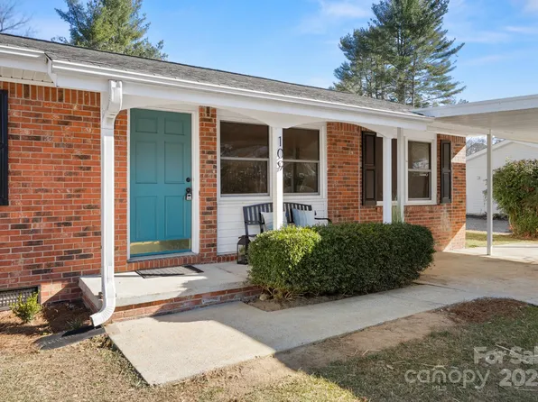 109 Willowbrook Rd, Hendersonville, NC 28792