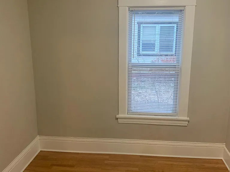 347 24th Ave NE #1 — Photo 8