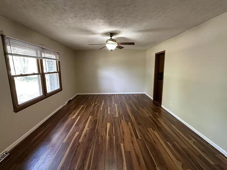 2799 W Buena Vista St — Photo 2