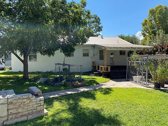 2nd image of 903 E Avenue A