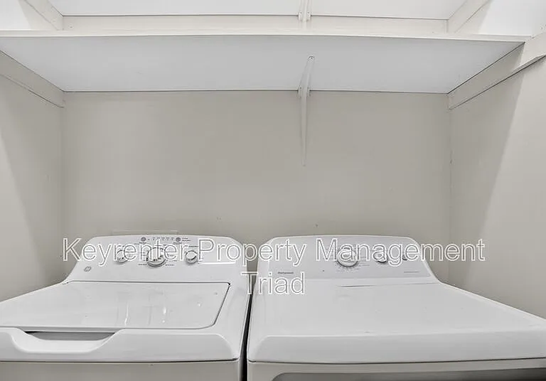 151 Laura Ave — Photo 14