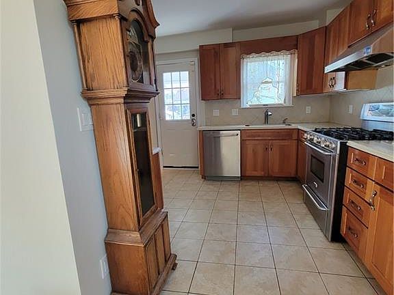 4th image of 130 Locust Ave APT 1