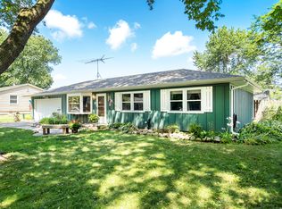 42W606 Star Ln, Sugar Grove, IL 60554