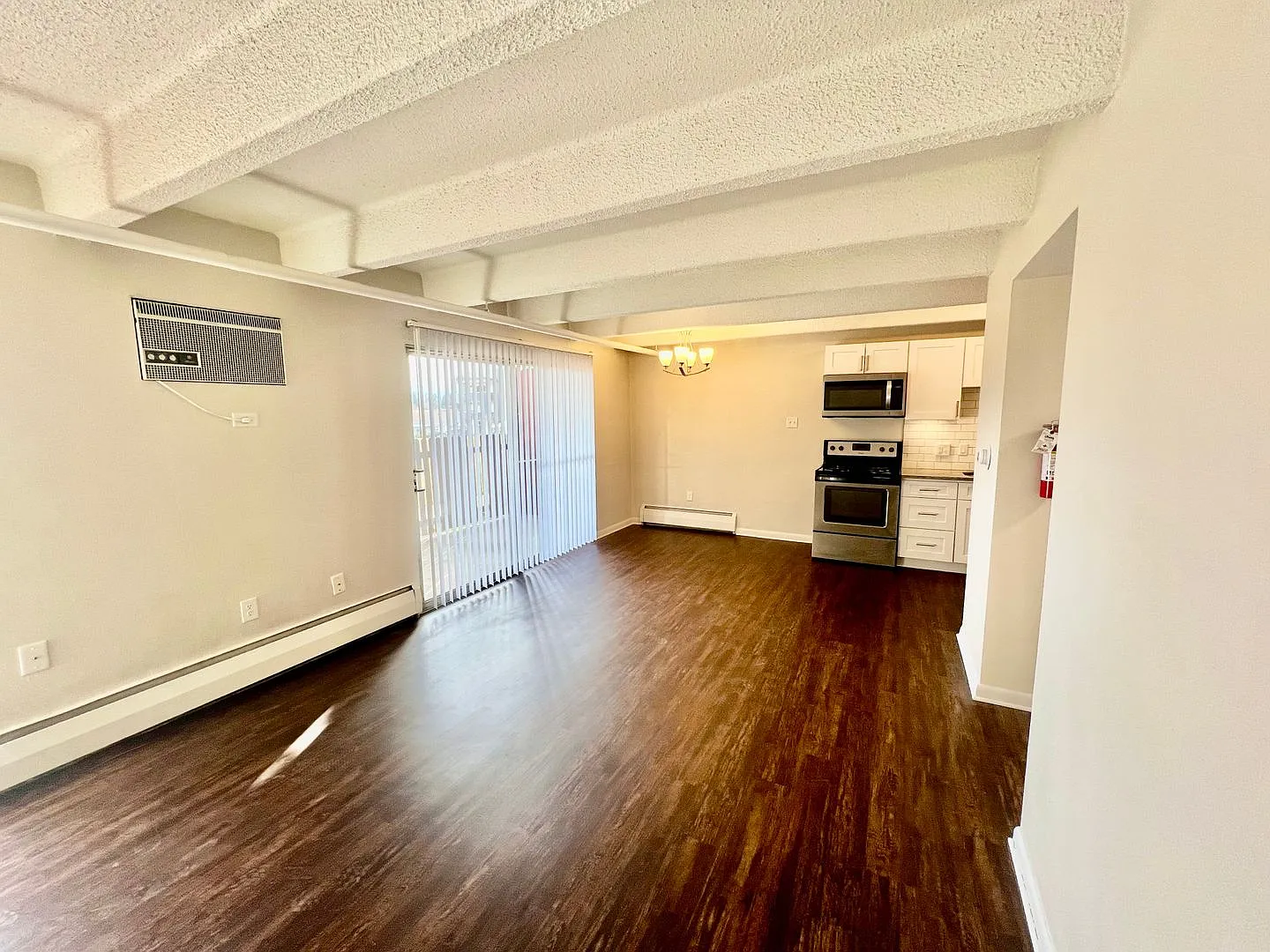 Beautifully updated apartment near downtown — Photo 4