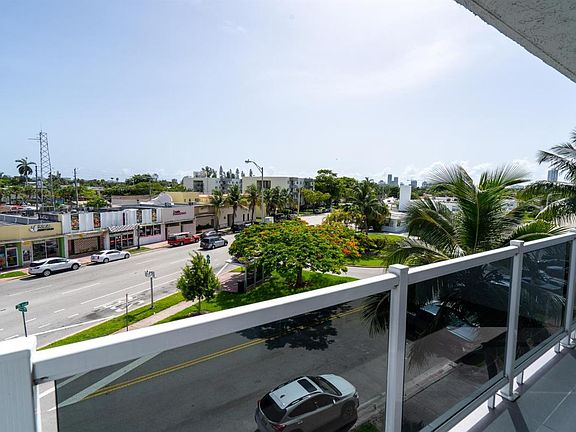 4th image of 1986 Biarritz Dr #302-1986-3