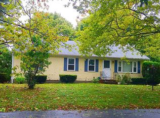 17 Roosevelt Dr, Bristol, RI 02809