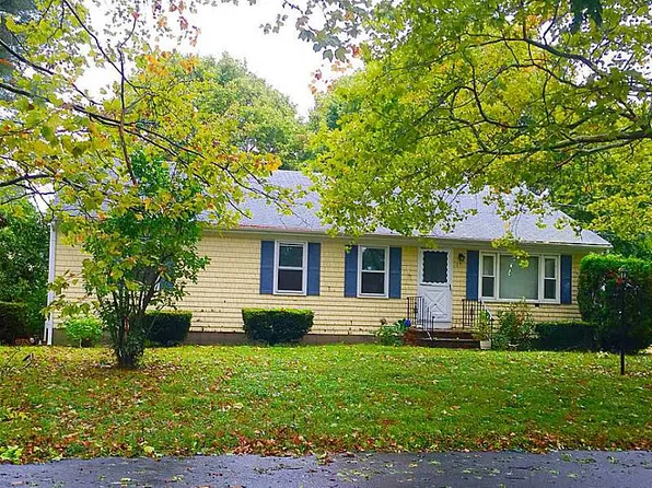 17 Roosevelt Dr, Bristol, RI 02809