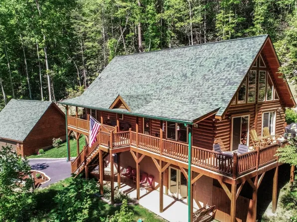 718 Rocky Flats Rd, Cosby, TN 37722