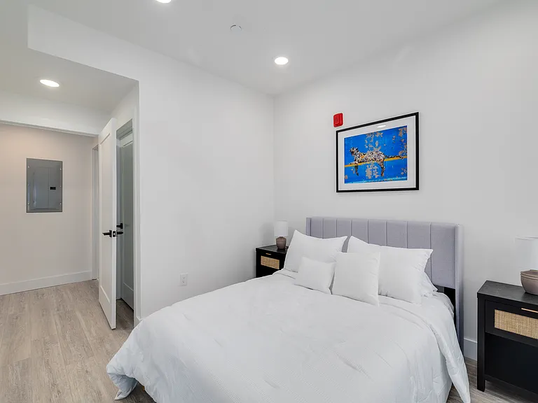 2400 E Huntingdon St — Photo 14