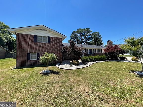 3rd image of 51 Lyons Dr NW