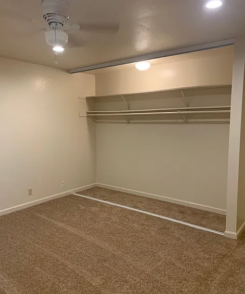 Ellis Park Apartments — Photo 14