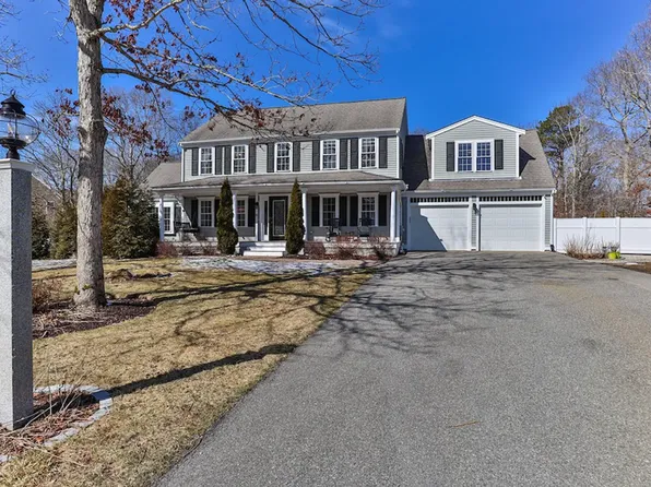 8 Lichen Ln, Forestdale, MA 02644