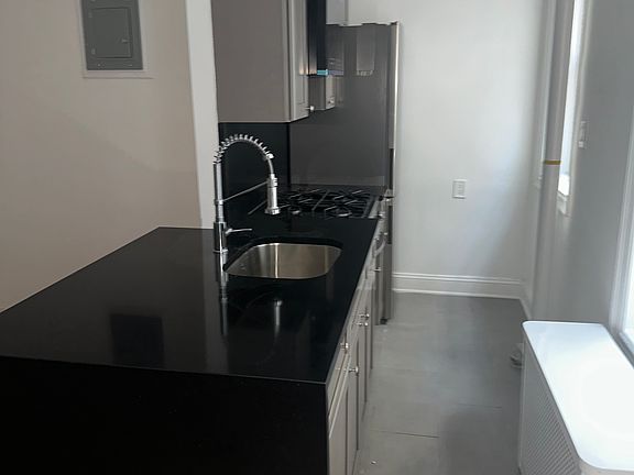 2nd image of 3510 Bainbridge Ave #2HH
