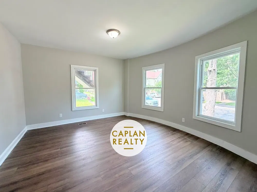 2 bed, 900 sqft, $1,900 — Photo 4