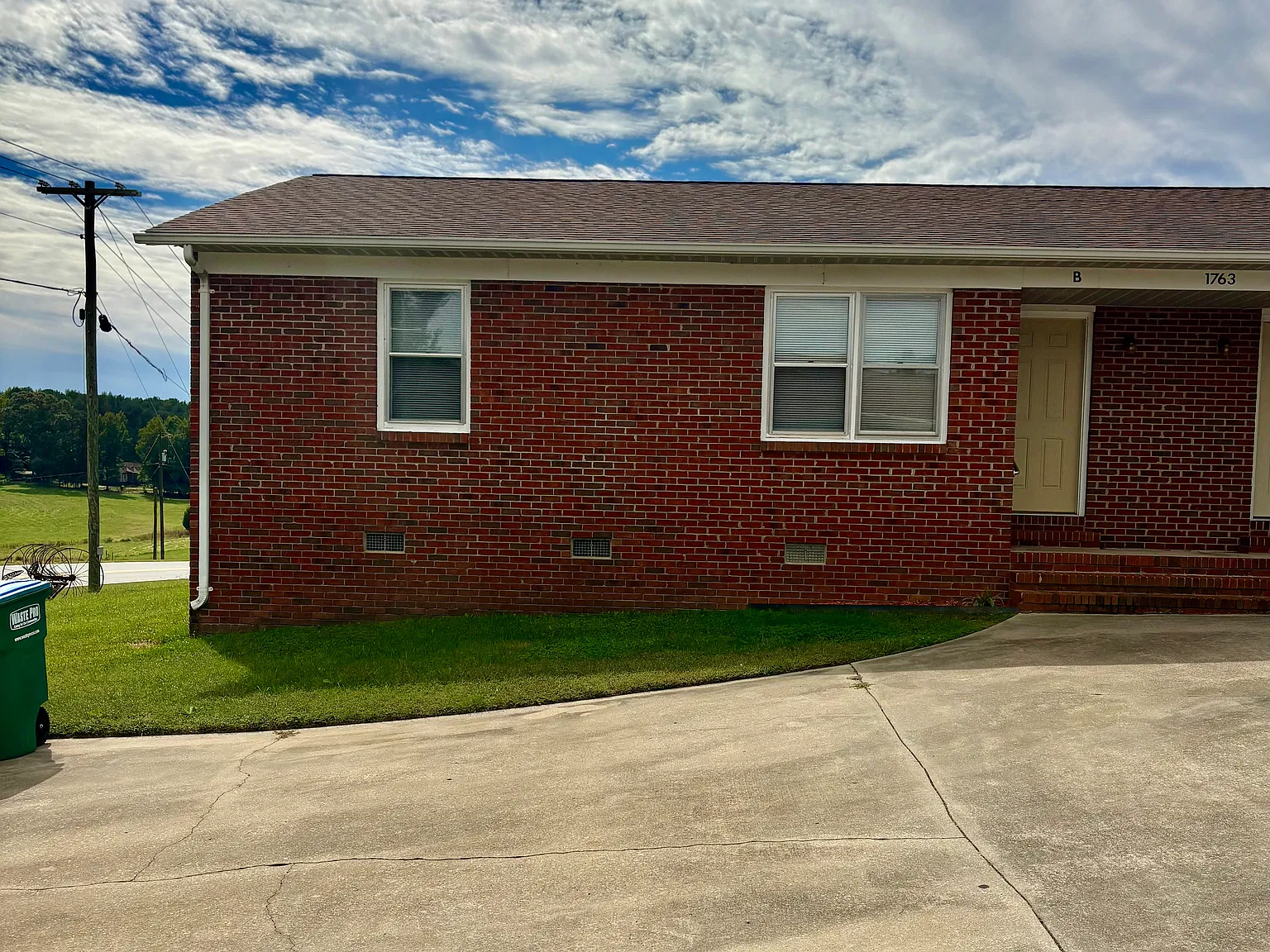 2 bed, 900 sqft, $1,300 — Photo 1