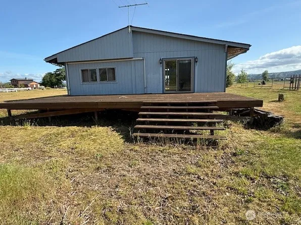 293 N Welcome Slough Road, Cathlamet, WA 98612