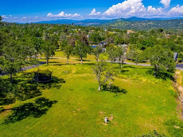 1 Horseshoe Dr, Coarsegold, CA 93614