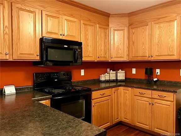 4th image of 133 Alexander Knoll Dr